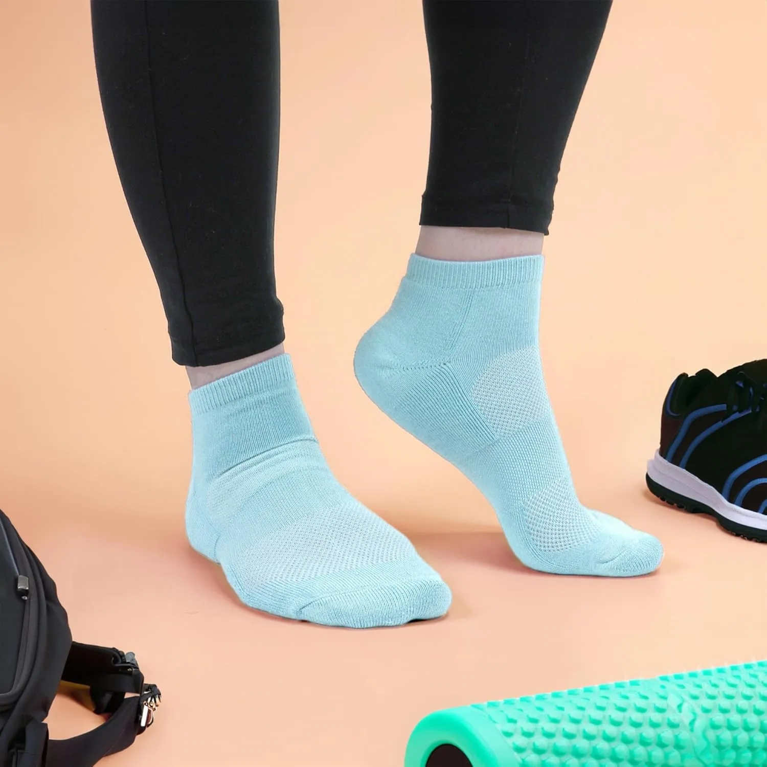 BambooMN Unisex's Rayon from Bamboo Athletic Quarter Crew Sock for Home Travel Work and Sport