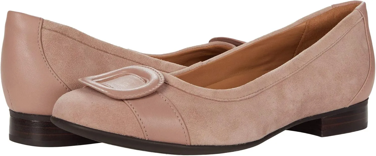 Clarks Women's Un Blush Cove Ballet Flat