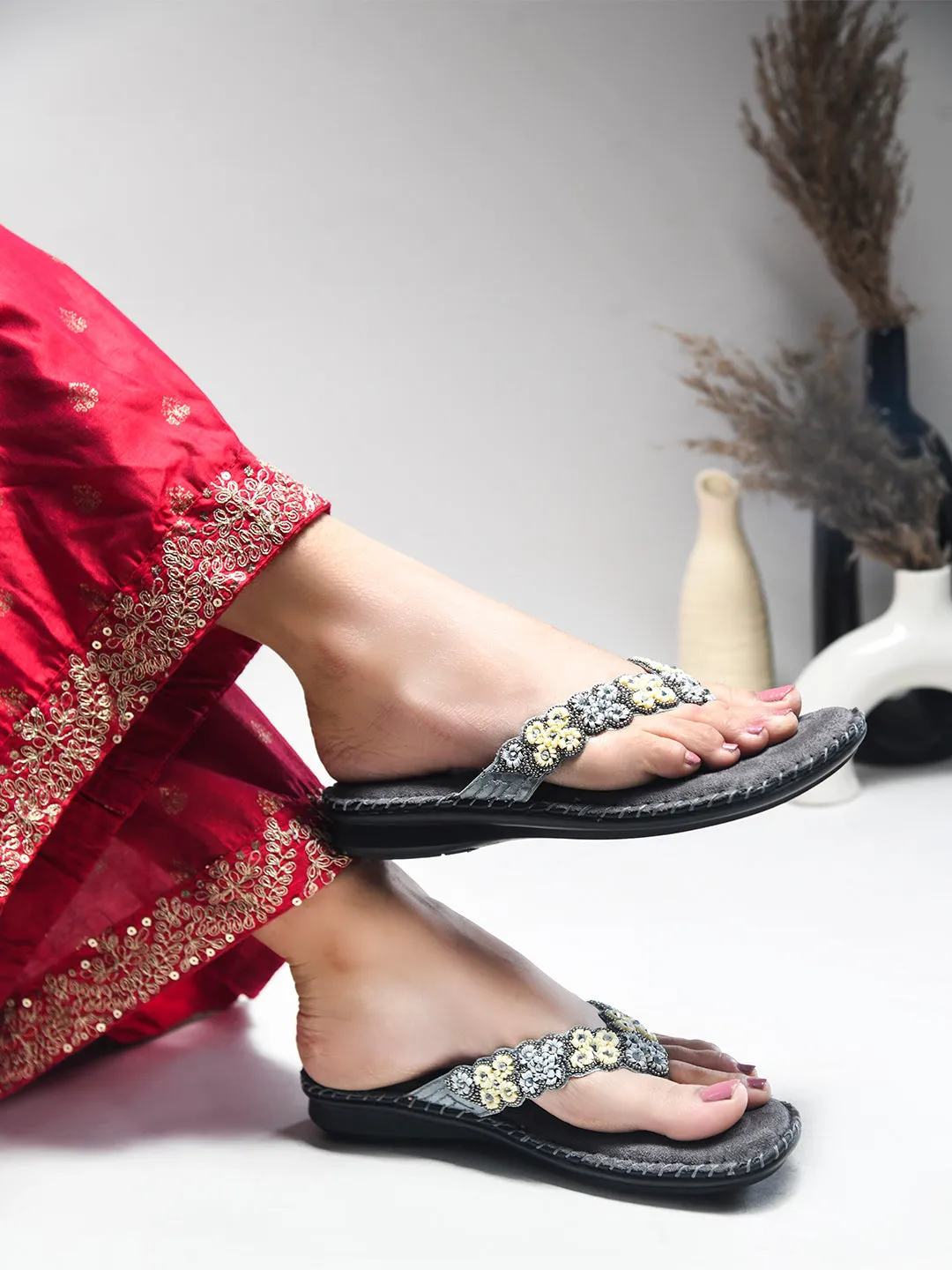 Comfy Beaded Doctor Flat Slipper
