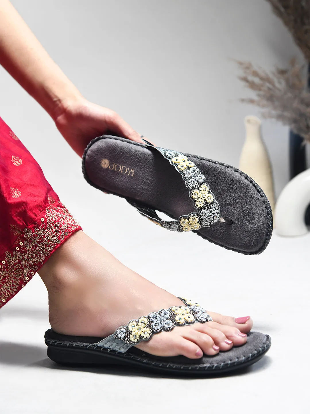 Comfy Beaded Doctor Flat Slipper