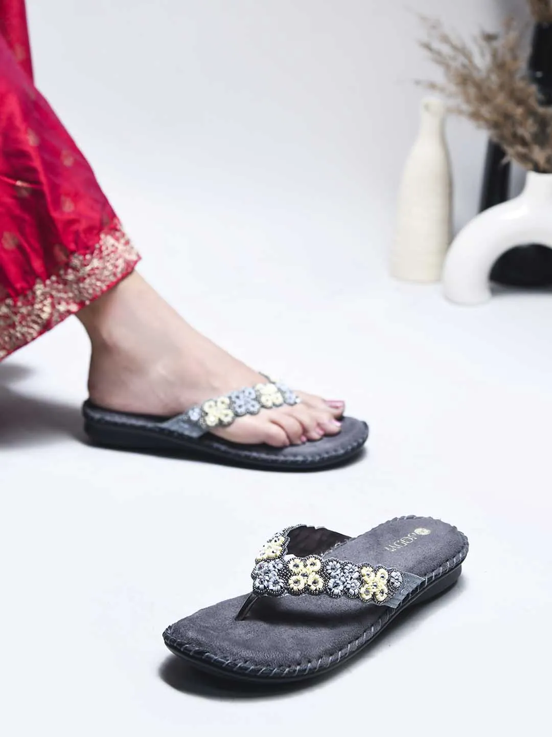Comfy Beaded Doctor Flat Slipper