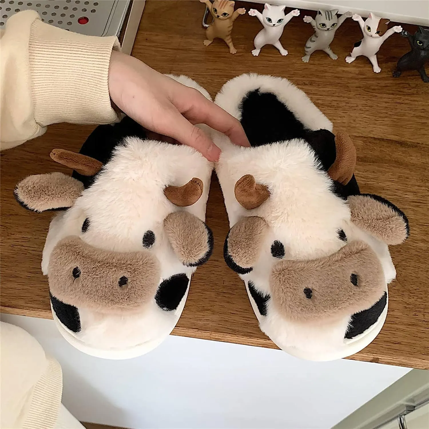 Fuzzy Cow Slippers for Women Men, Cute Cotton Animals House Shoes Fluffy Plush Slippers for Girls Indoor Living Room Bedroom