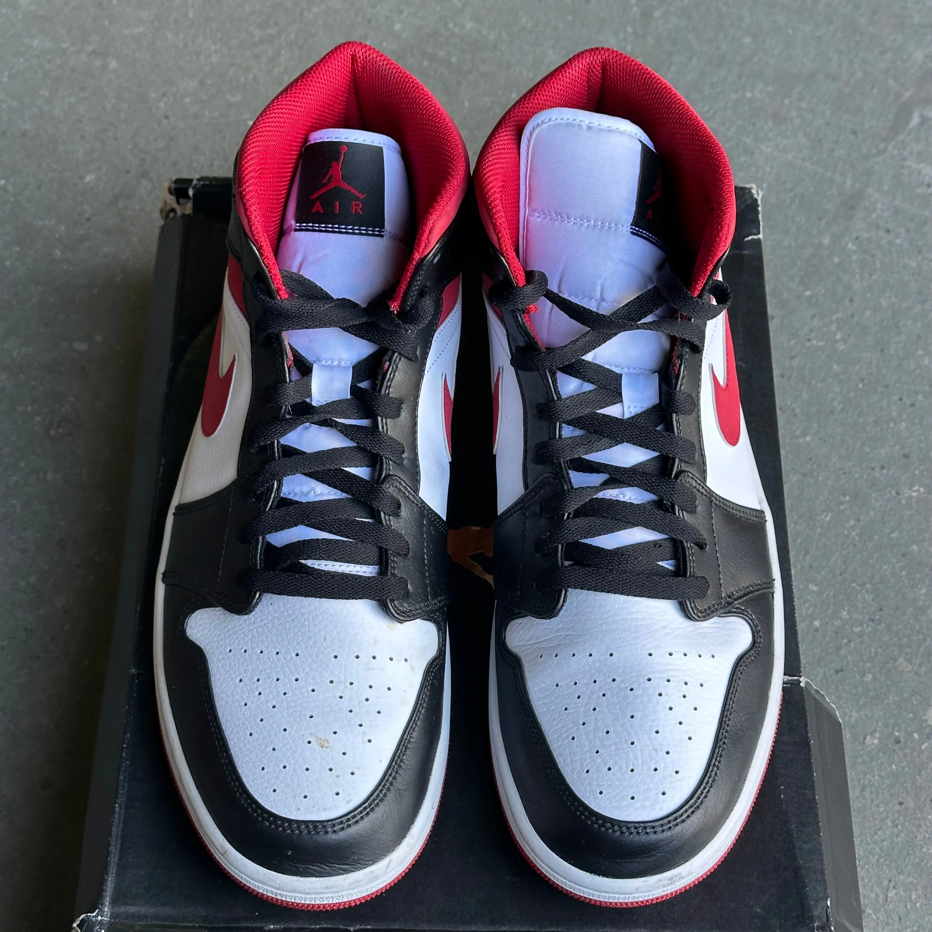 Jordan 1 Mid Gym Red Black White *pre-owned* (SIZE 12)