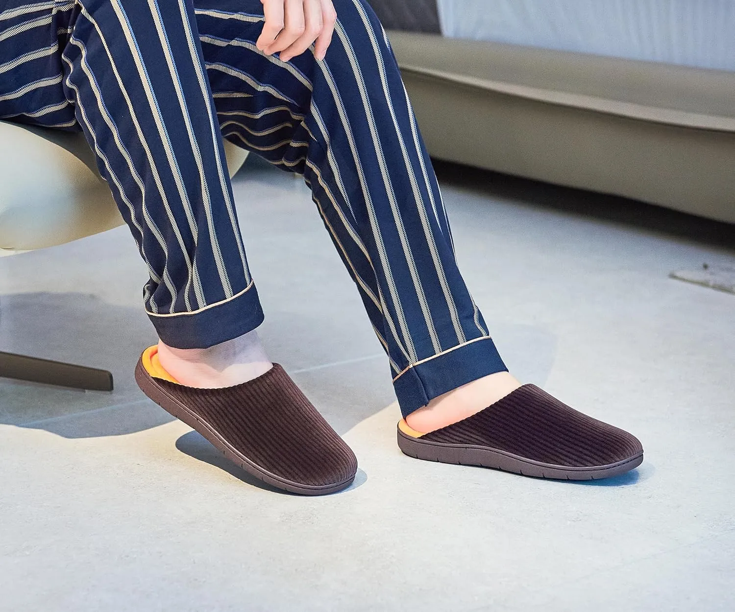 Men's Bedroom House Slippers, Comfy Two-Tone Clog Home Shoes for Men Indoor Outdoor Non-slip Sole, Cozy Mens Half Scuff Closed Toe for Winter