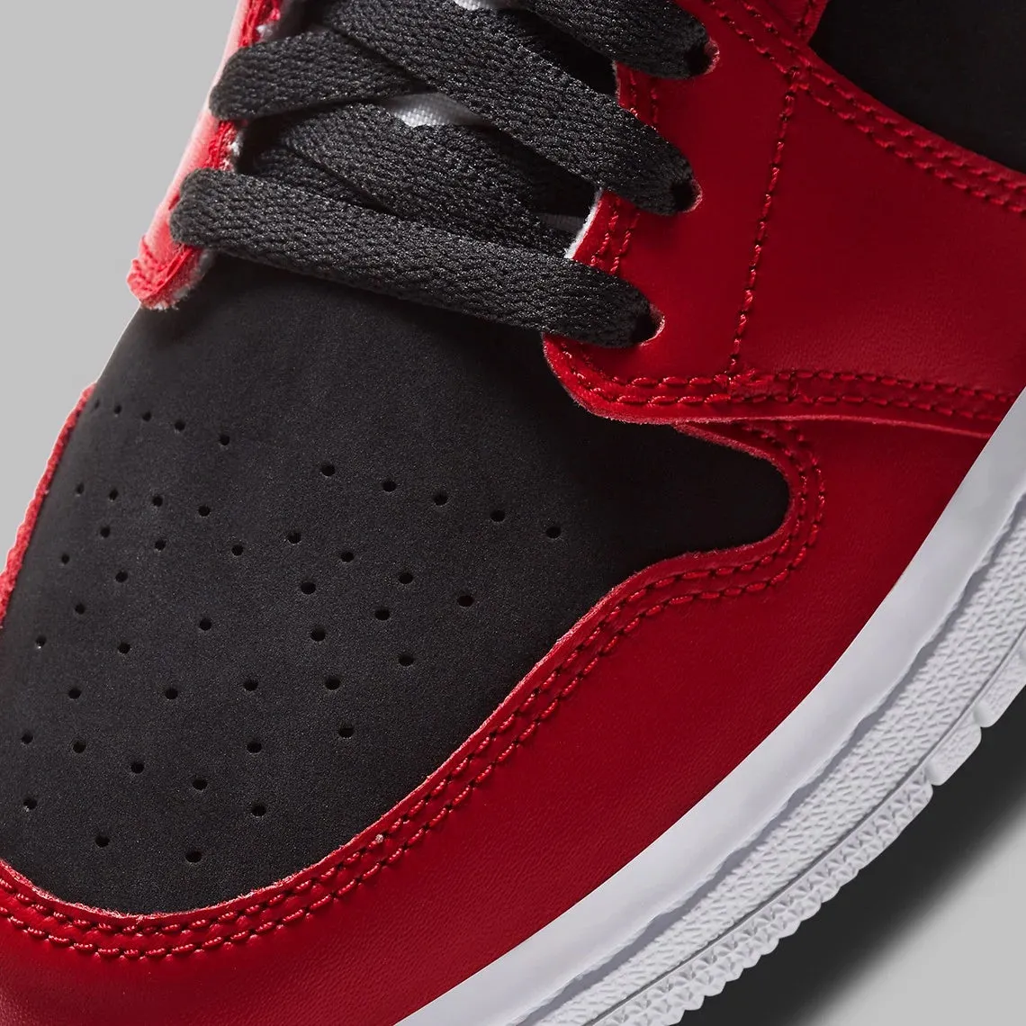 NIKE AIR JORDAN 1 MID 'GYM RED BLACK'