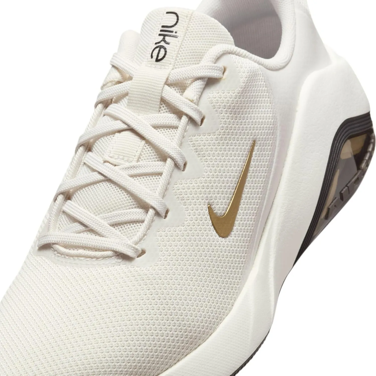 Nike Women's Bella 7 Sneaker