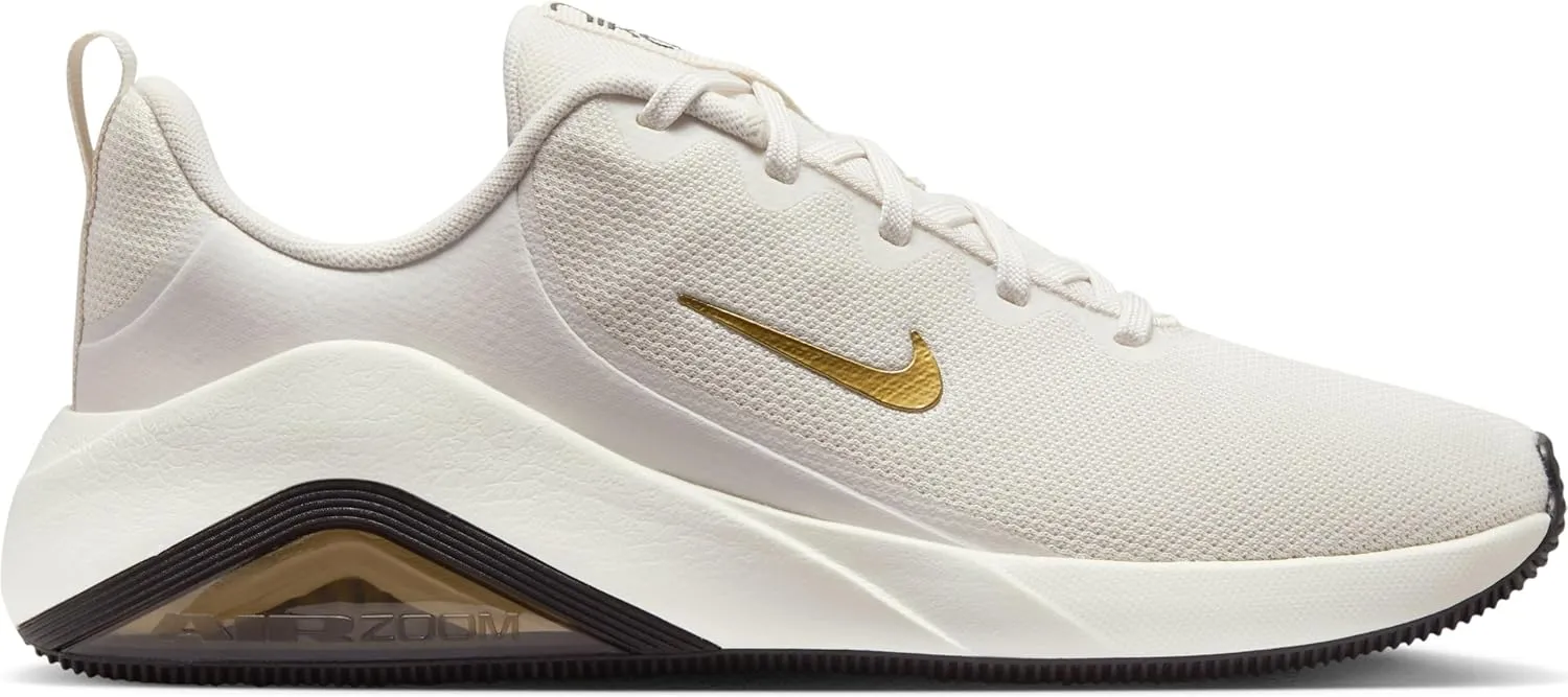 Nike Women's Bella 7 Sneaker
