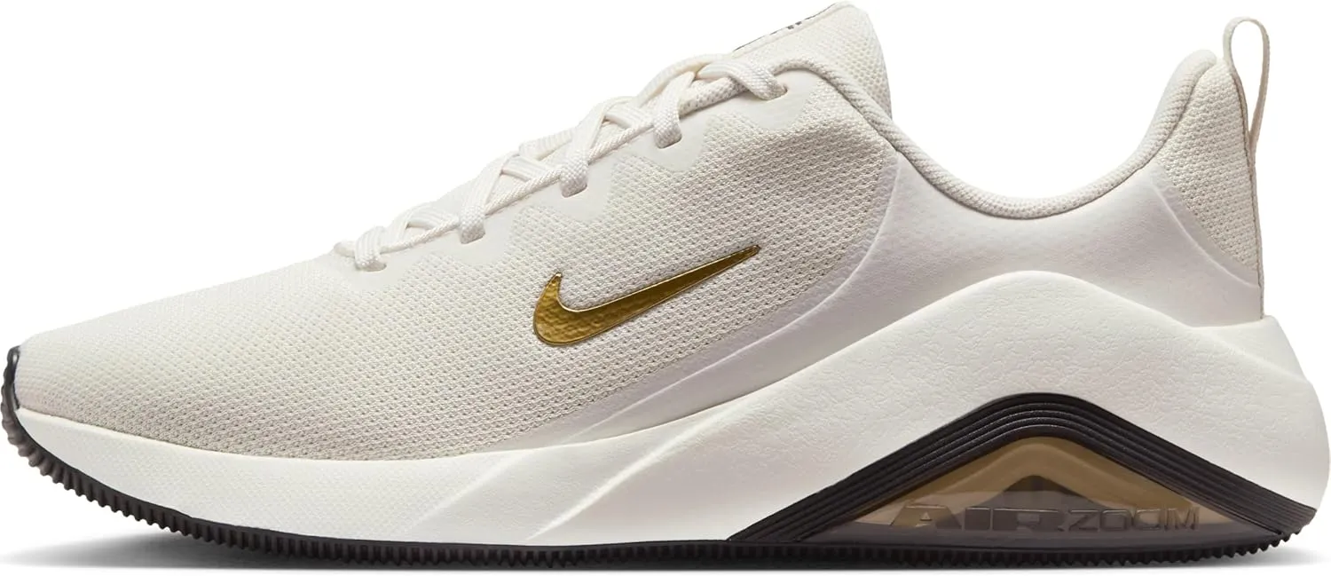 Nike Women's Bella 7 Sneaker
