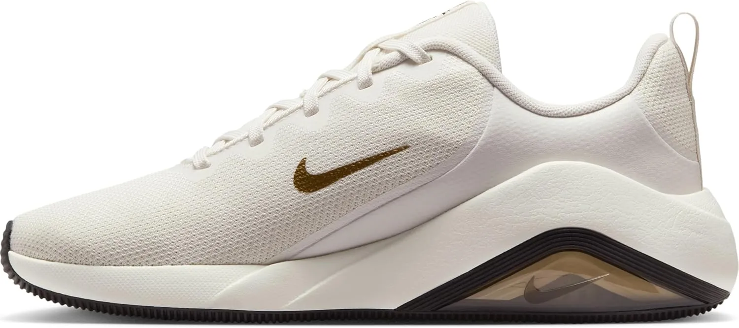 Nike Women's Bella 7 Sneaker