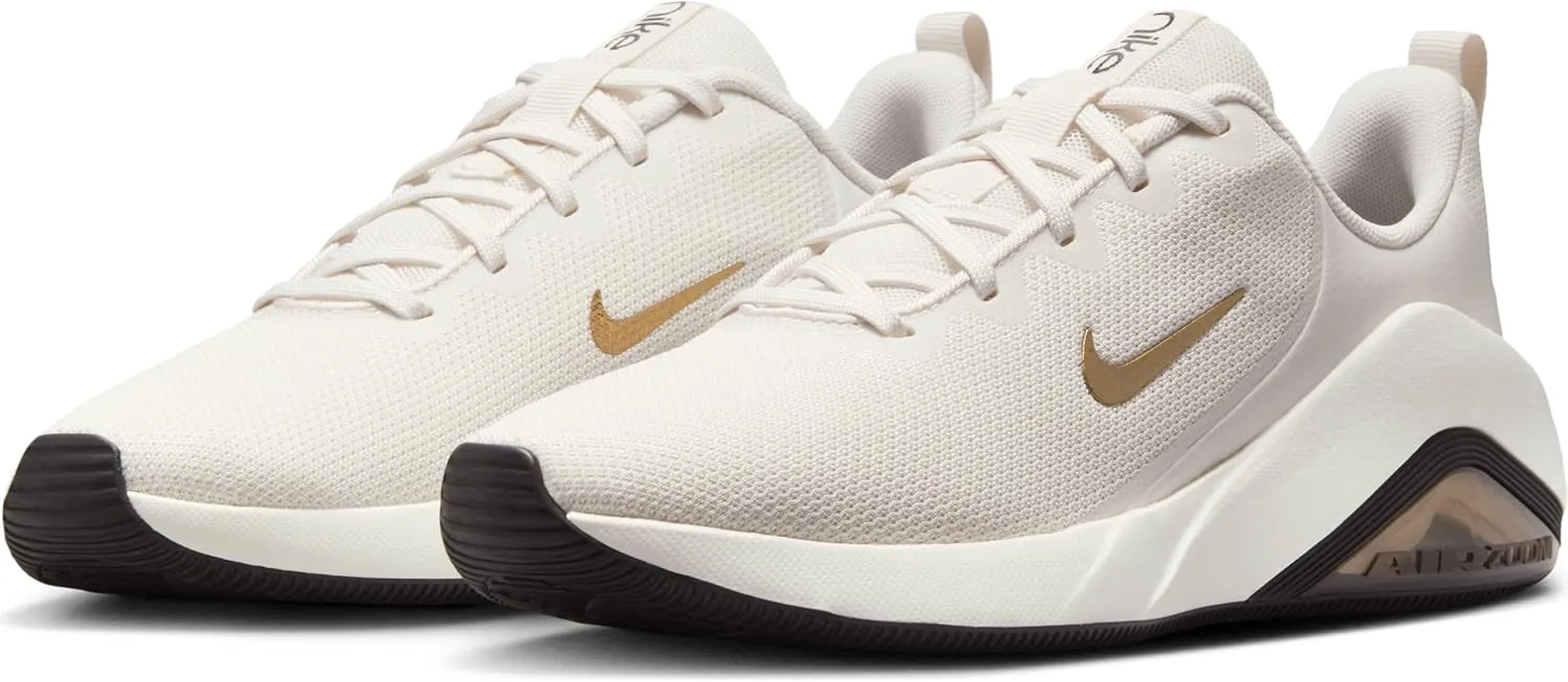 Nike Women's Bella 7 Sneaker