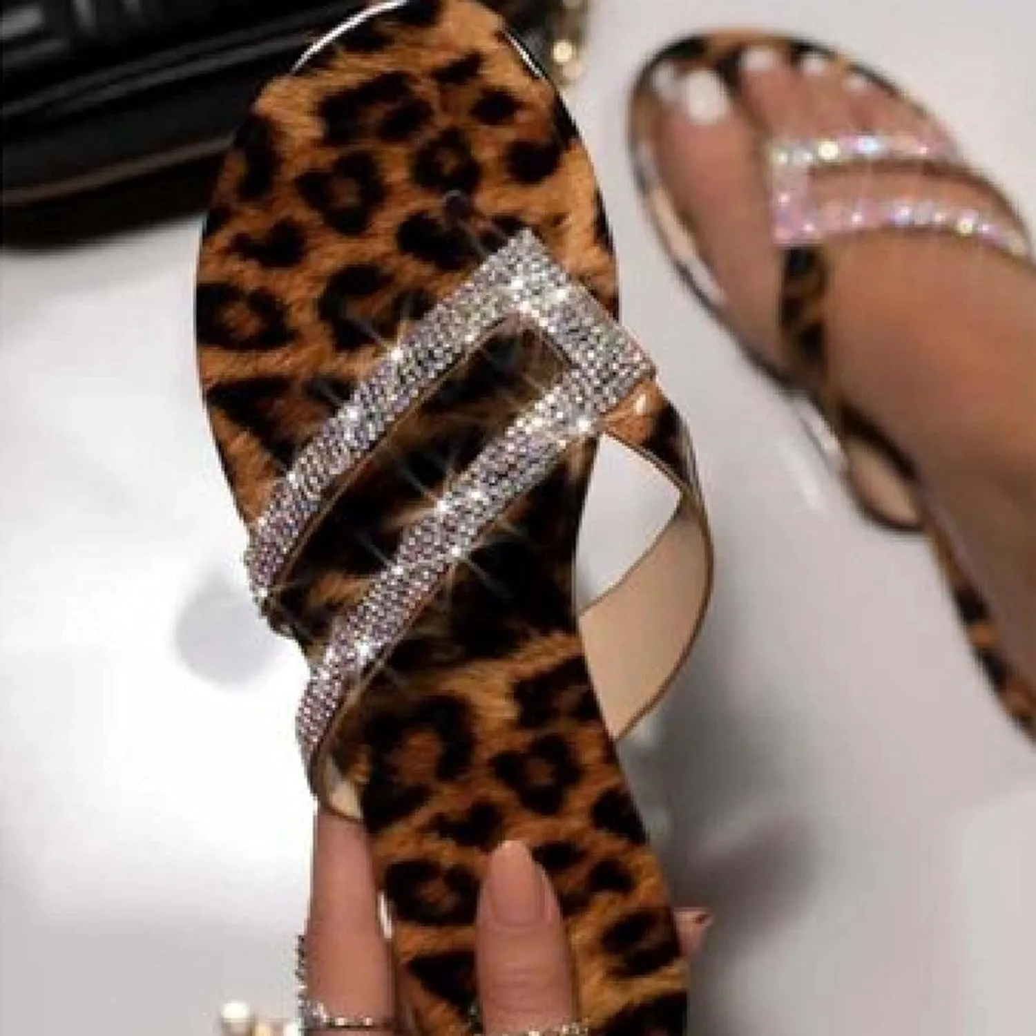 oiangi Leopard Sandals for Women,2021 Comfy Platform Sandal Shoes T-Strap Ladies Shoes Summer Beach Travel Flip Flops
