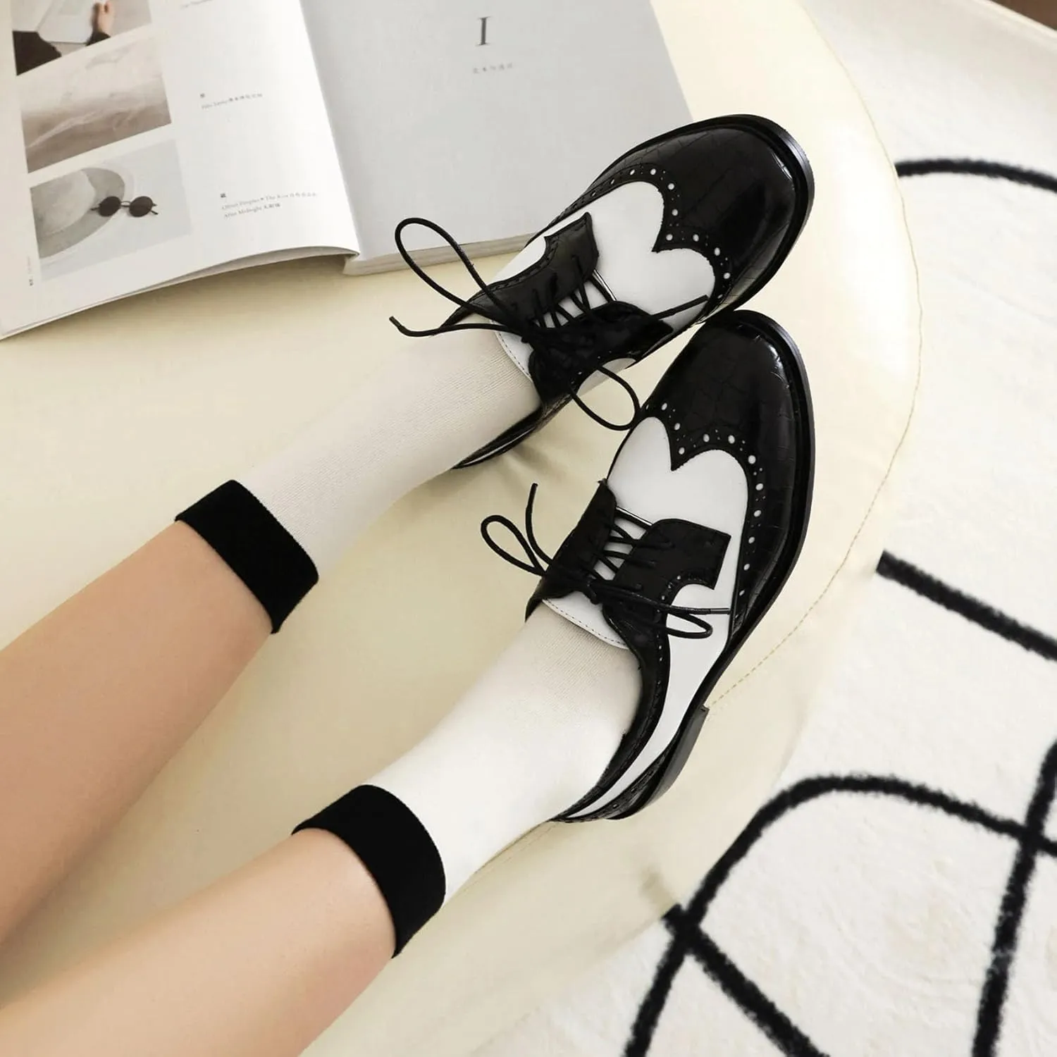 SHEMEE Women's Patent Leather Low Heels Vintage Wingtip Oxfords Pumps Lace Up Pointed Toe Flat Retro Brogues Dress Shoes