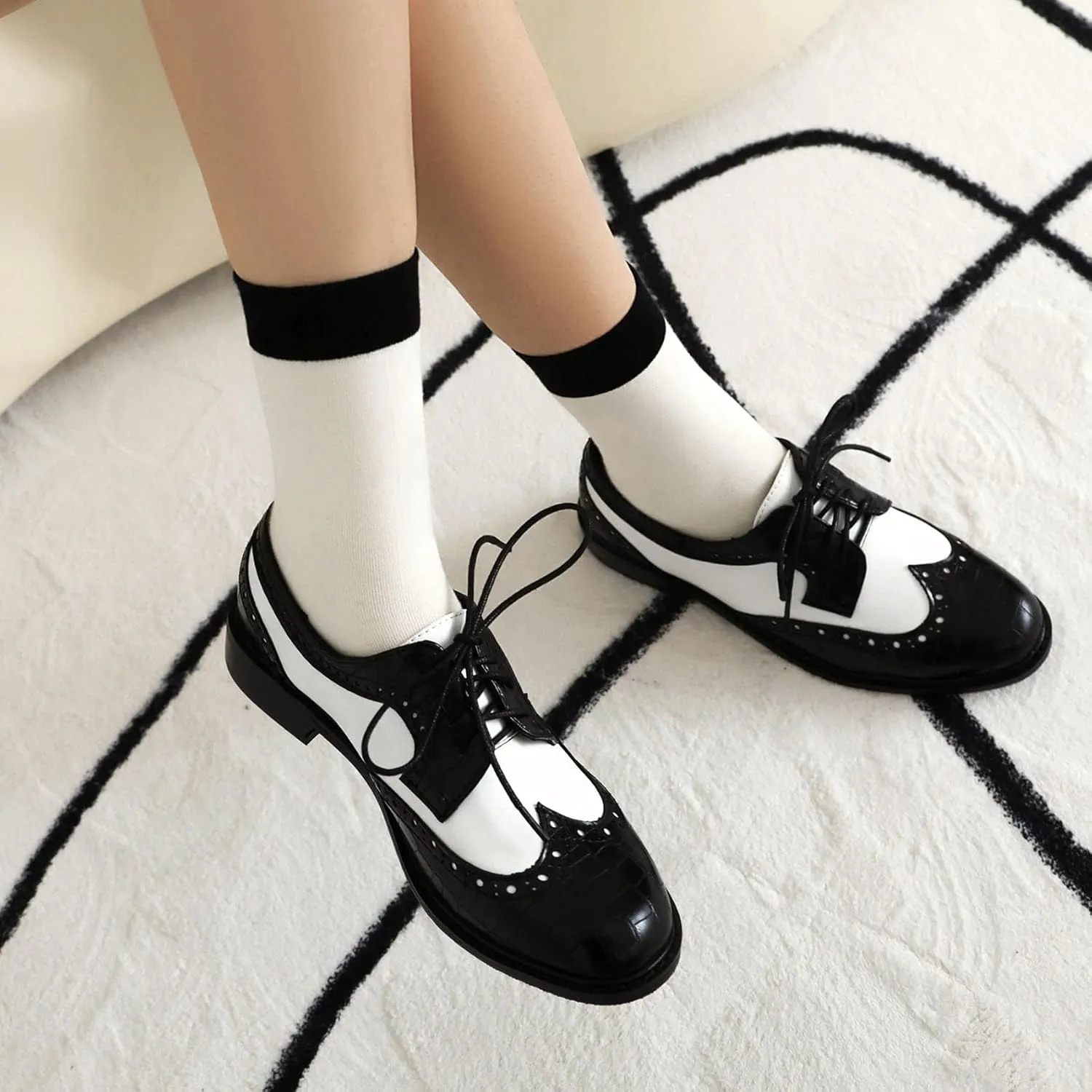 SHEMEE Women's Patent Leather Low Heels Vintage Wingtip Oxfords Pumps Lace Up Pointed Toe Flat Retro Brogues Dress Shoes