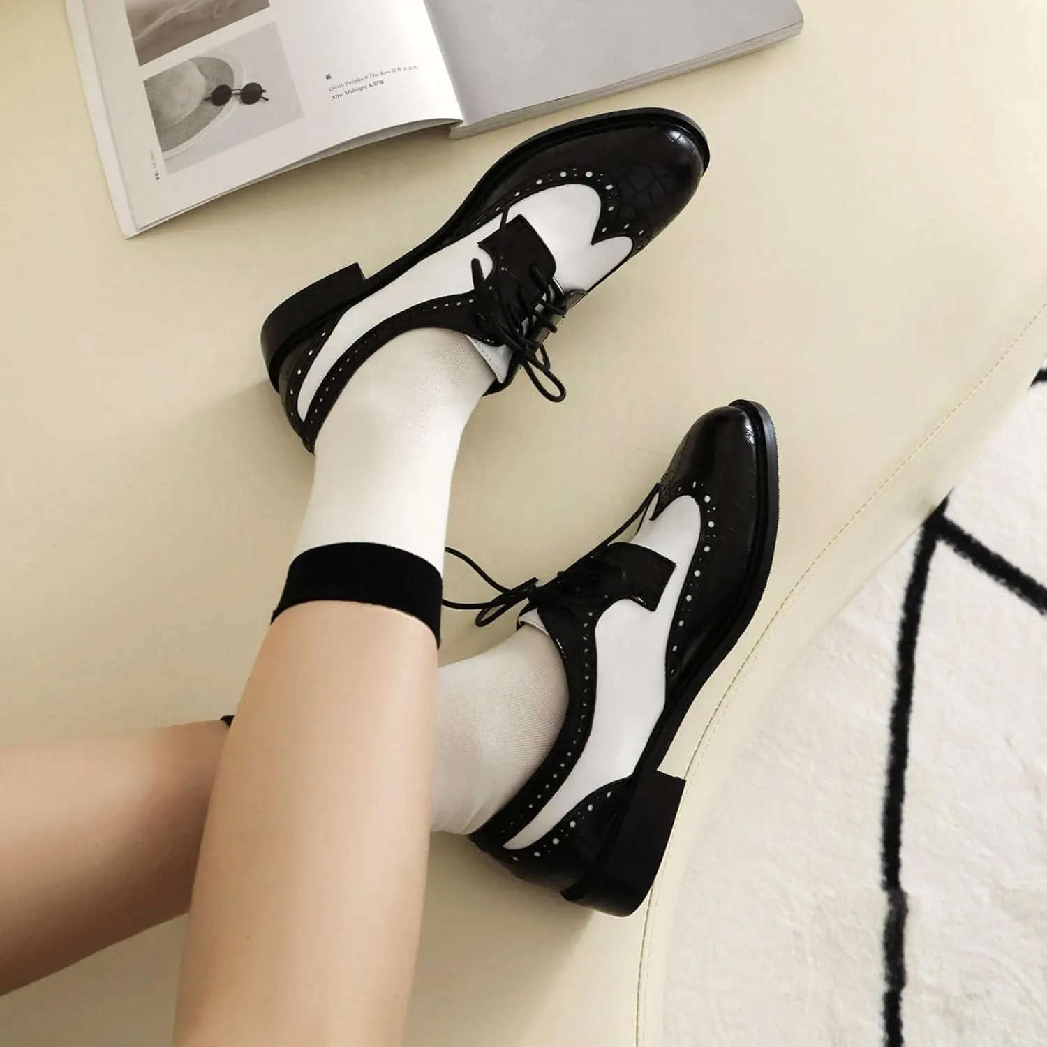 SHEMEE Women's Patent Leather Low Heels Vintage Wingtip Oxfords Pumps Lace Up Pointed Toe Flat Retro Brogues Dress Shoes