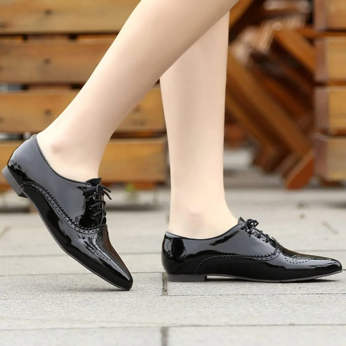 SHEMEE Women's Patent Leather Pointed Toe Flat Oxfords Pumps Vintage Wingtip Low Heels Lace Up Retro Brogues Dress Shoes