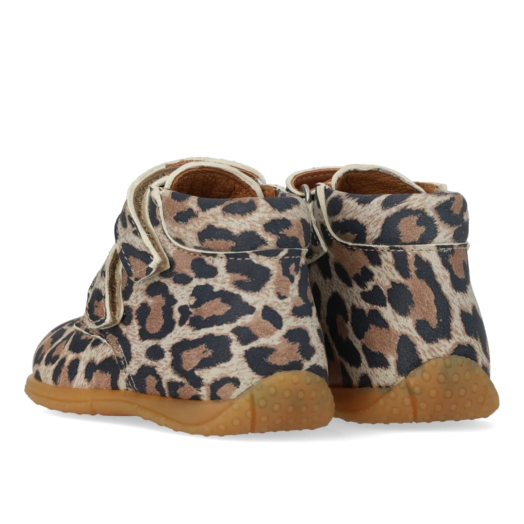 The child's first shoe