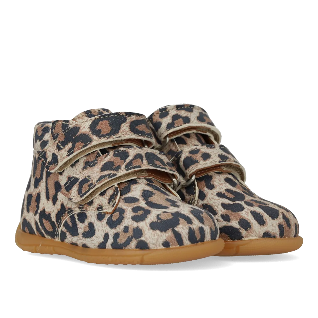 The child's first shoe