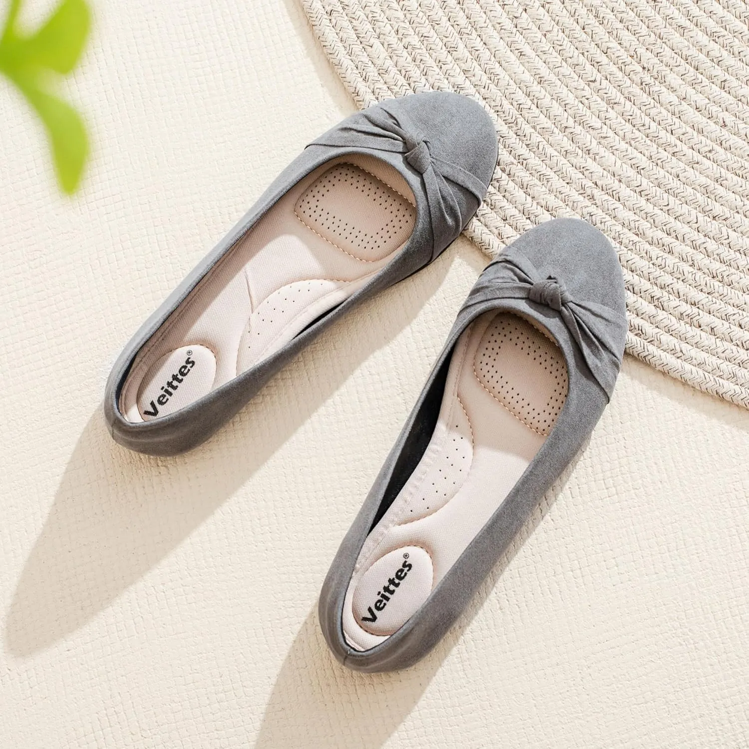 Veittes Women's Wide Width Flat Shoes, Classic Soft Round Toe Design Ballet Flats.