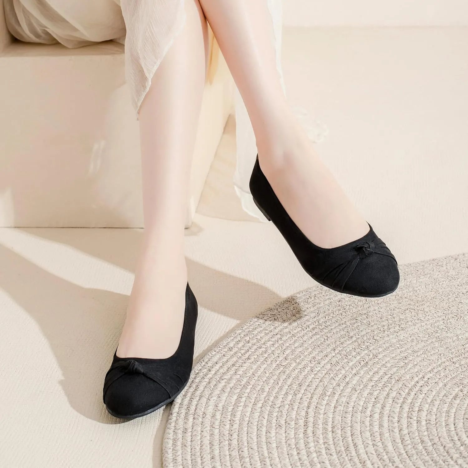 Veittes Women's Wide Width Flat Shoes, Classic Soft Round Toe Design Ballet Flats.