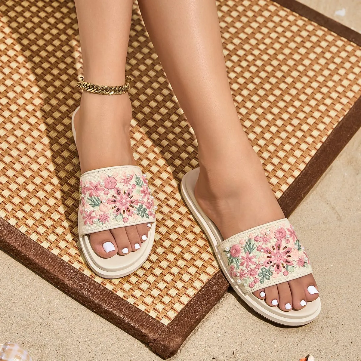 Women's Slide Sandals Comfortable Flat Sandals Slip On House Slippers Dressy Casual Outdoor Summer Beach Vacation Shoes